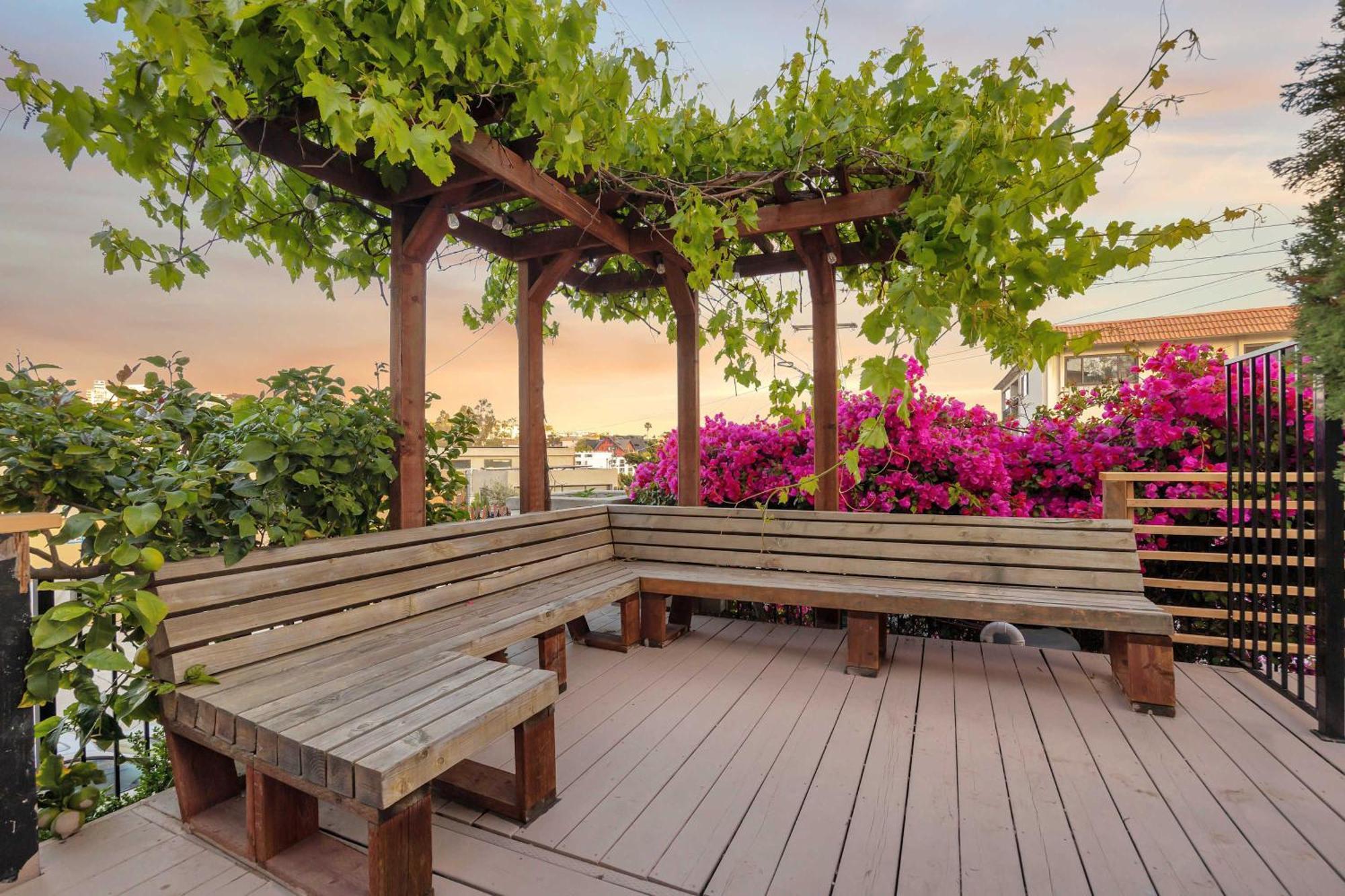 Water And Downtown Views 5 Min To Zoo & Airport Holiday home